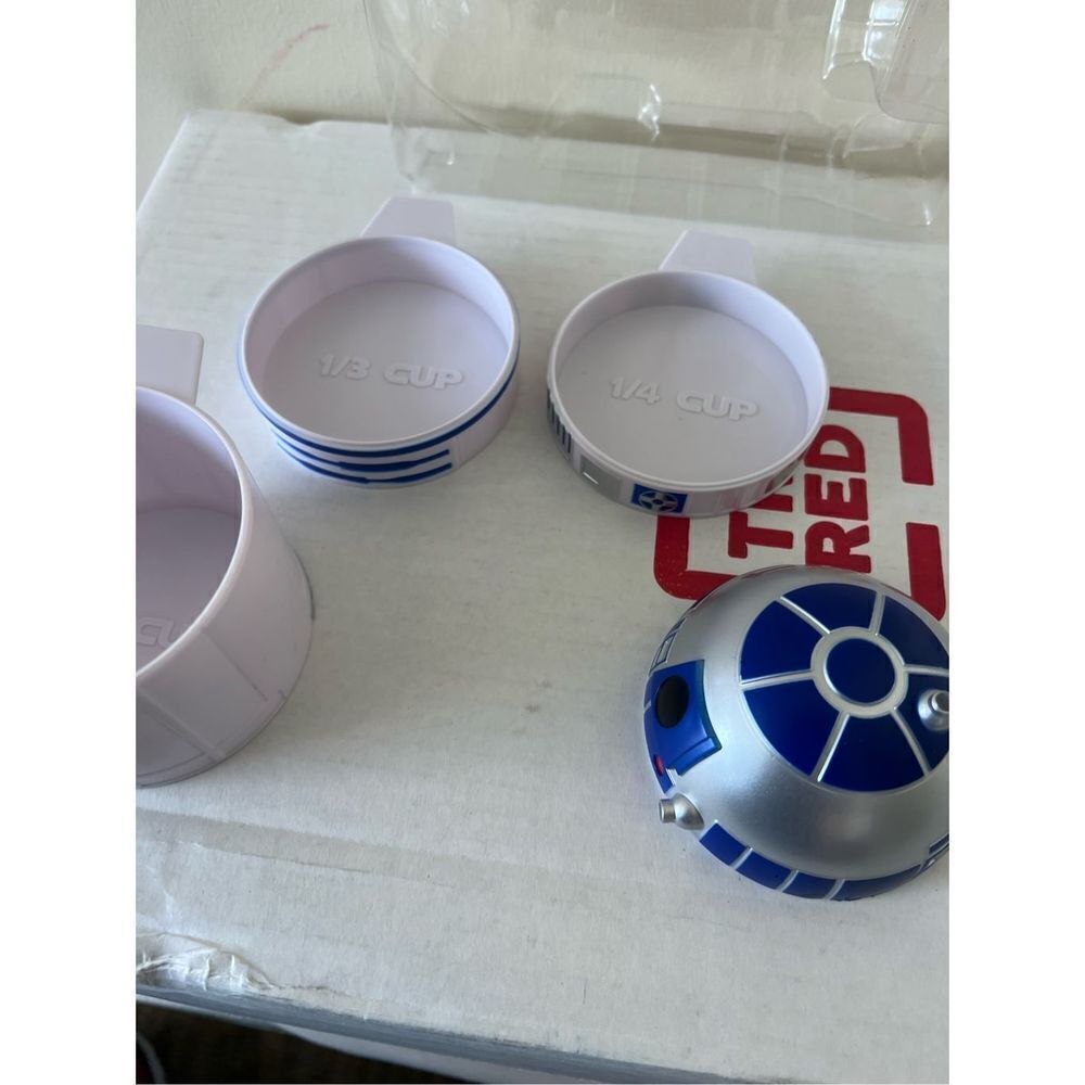 ThinkGeek Star Wars R2-D2 Measuring Cup Set Body Built from 4 Measuring Cups - Picture 7 of 13
